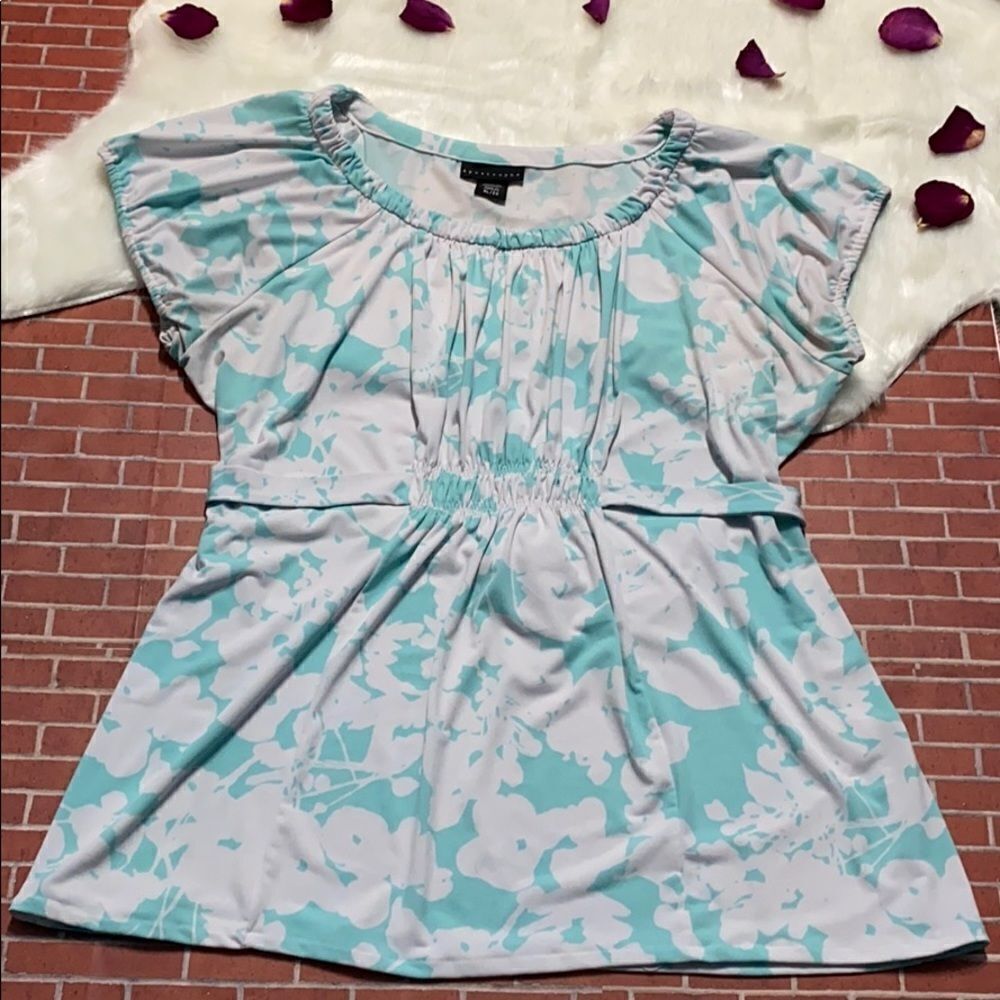🎉Apostrophe baby-blue and white design blouse🎉